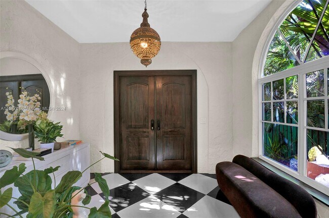 Foto del edificio - 1036 Euclid Ave