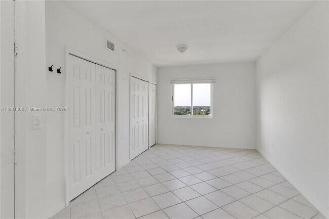 Building Photo - 3500 Coral Wy