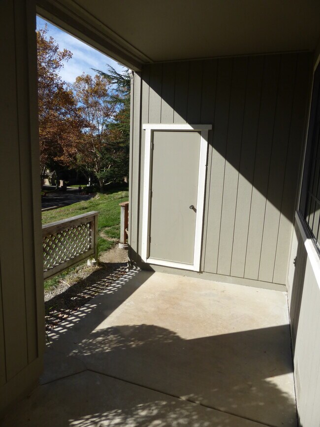 Building Photo - 2030 Canyon Woods Dr