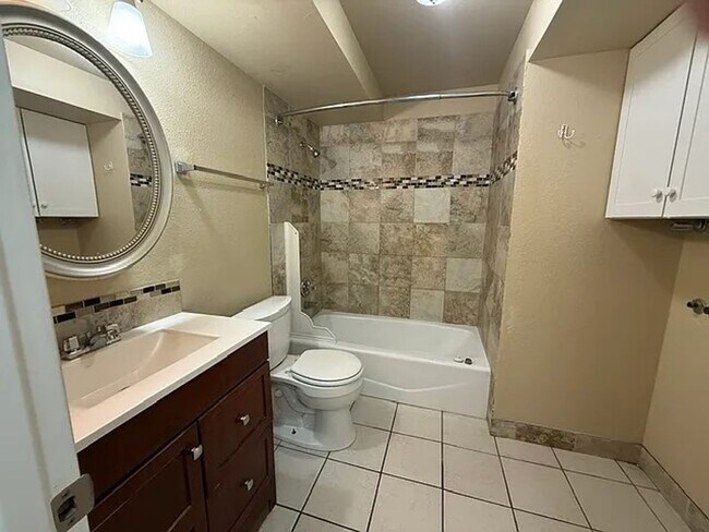 Foto del edificio - 2-Bed/1.5-Bath Longmont Townhome