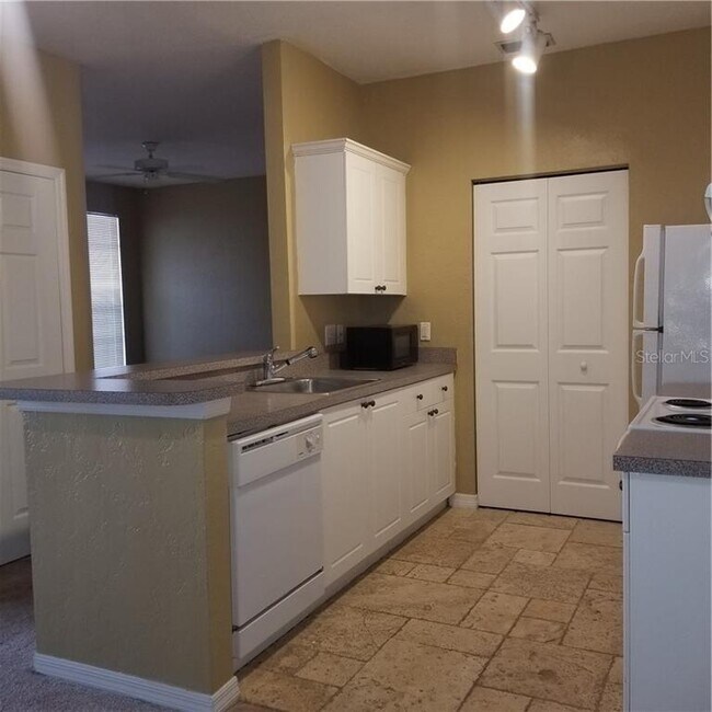 Building Photo - 822 Grand Regency Pointe