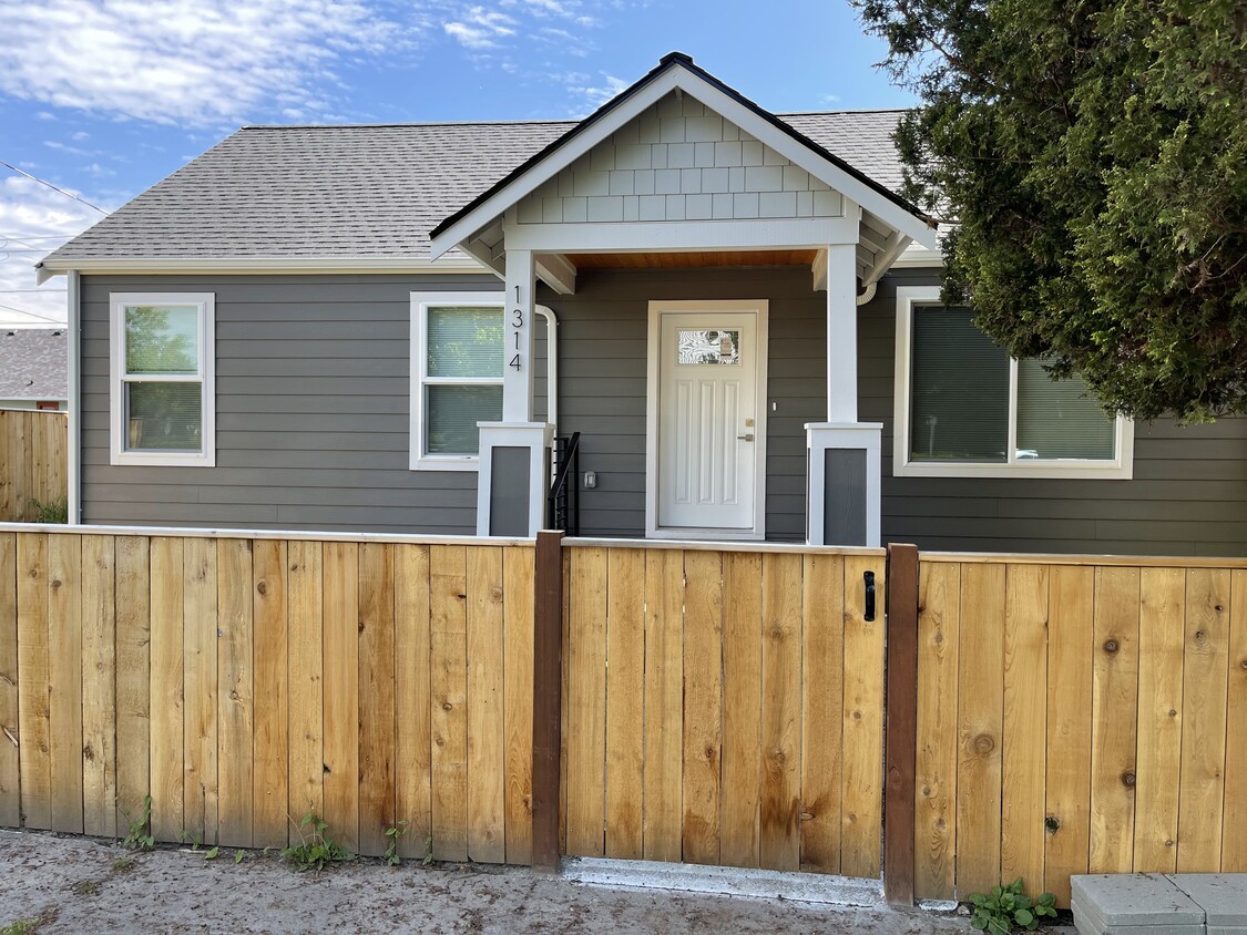 Primary Photo - 1314 North St