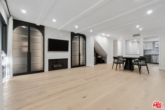 Building Photo - 880 Hilldale Ave