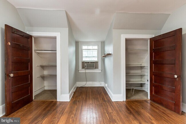 Building Photo - 2256 Cathedral Ave NW