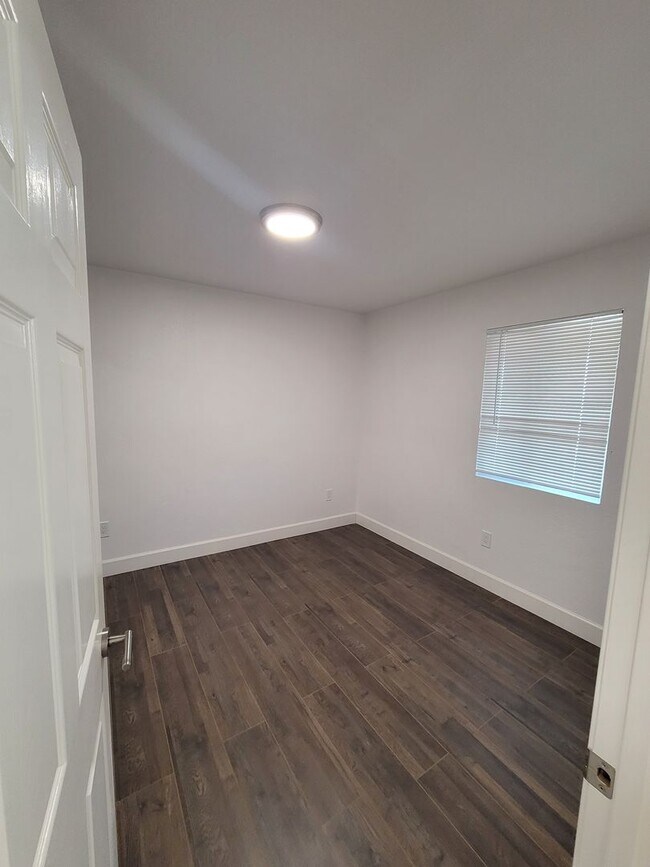Foto del edificio - Stylish & Modern 1-Bedroom Retreat Steps f...