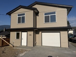 Building Photo - 2186 Lark Crescent