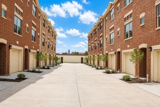 Building Photo - 2710 Hullsmith Dr