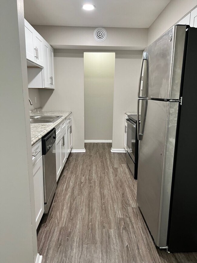 Foto del edificio - Charming Two-Bedroom Two Bathroom Apartmen...