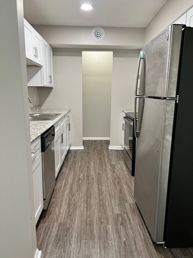 Building Photo - Charming Two-Bedroom Two Bathroom Apartmen...
