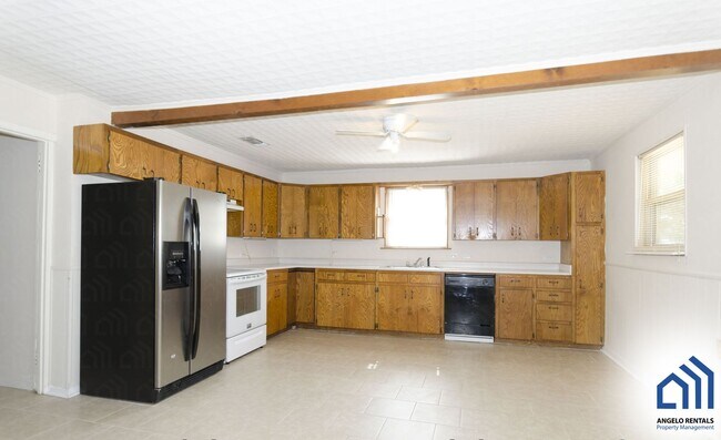 Building Photo - Affordable 3 bedroom 1 bath house COMING SOON!
