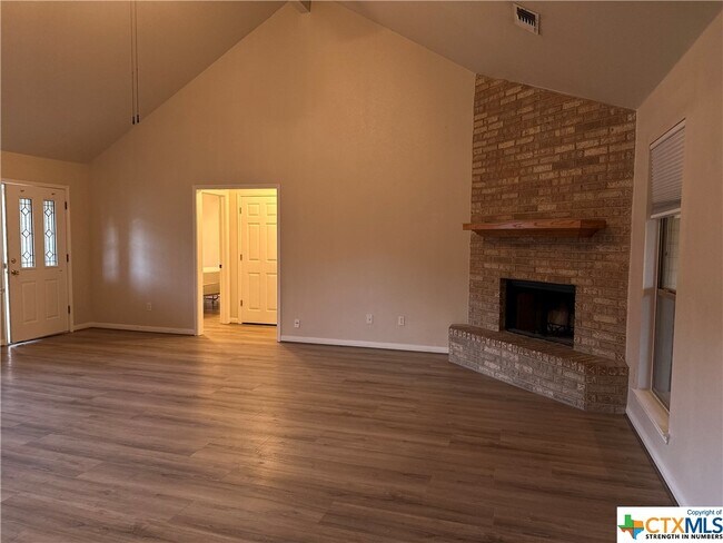 Building Photo - 412 E Tanglewood Dr