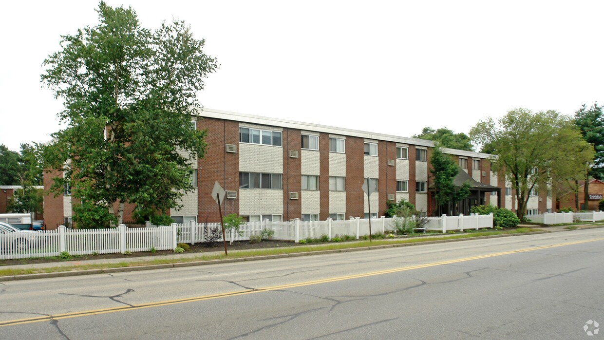 Building Photo - 128 Loudon Rd