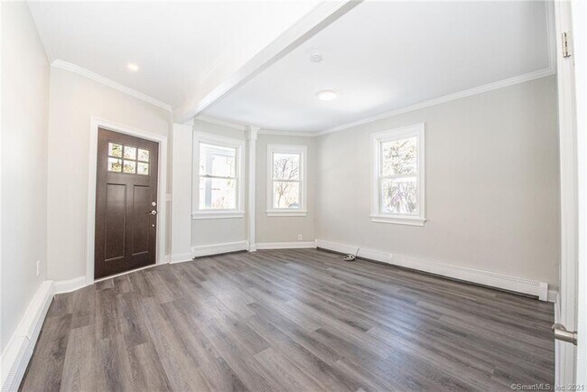 Foto del edificio - 241 Old Stratfield Rd