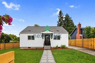 Building Photo - 215 S 107th St