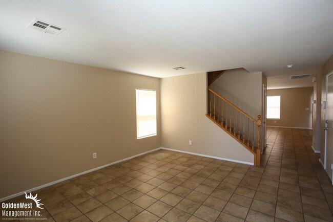 Building Photo - Beautiful Two Story 3Bdm 2.5Ba Home in Nor...