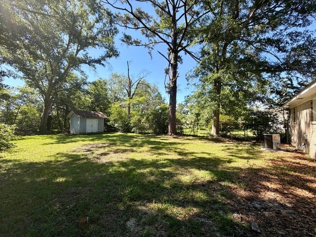Building Photo - 3 Bed/1 Bath Home