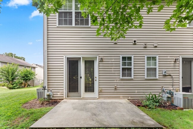 Building Photo - Fletcher Townhouse