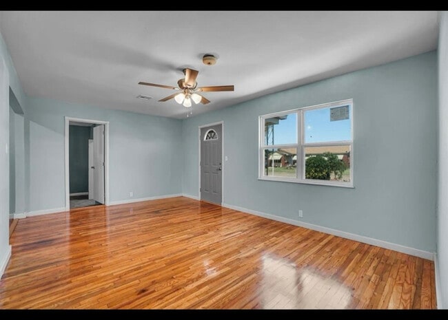 Building Photo - 1033 Coe St