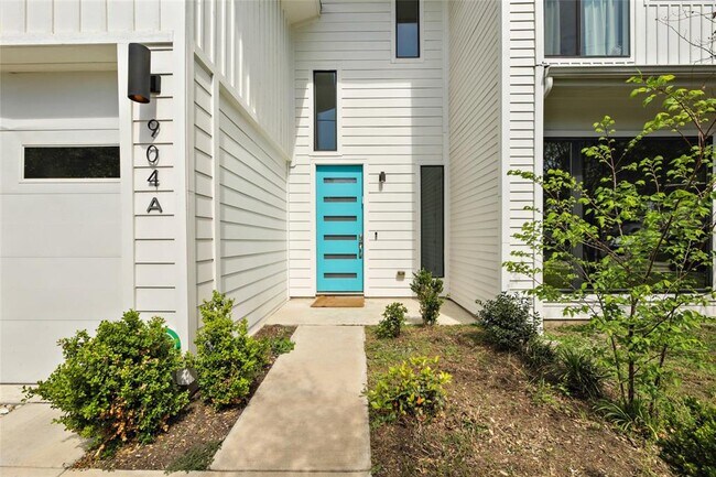 Building Photo - 904 Catalpa St
