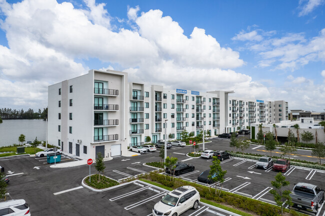 Building Photo - Hidden Lake Apartments