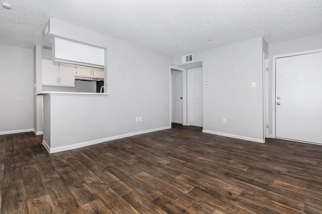 Building Photo - 9TWO5