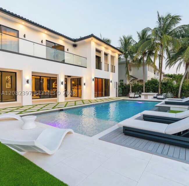 Building Photo - 131 Royal Palm Dr