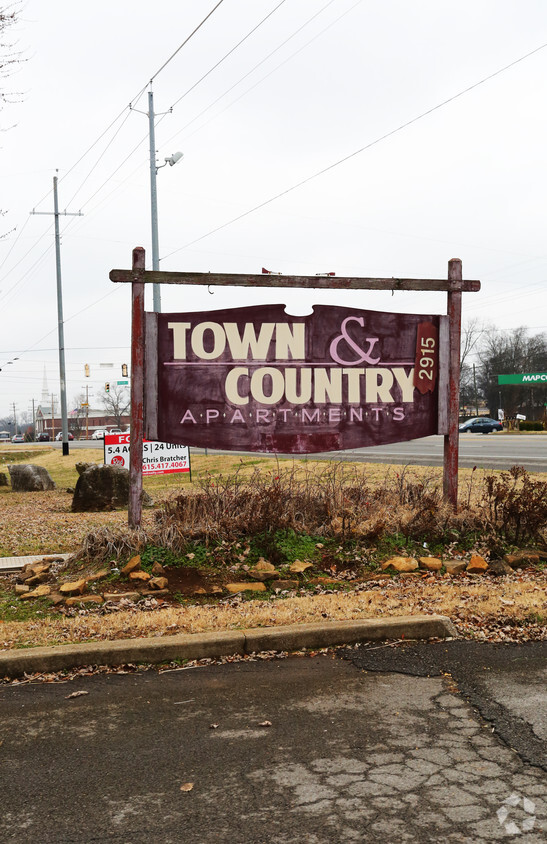 Sign - Town & Country Apartments