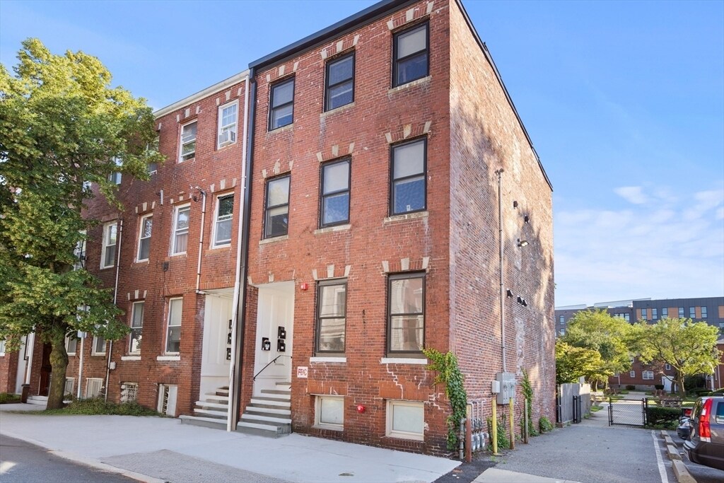 Foto principal - 211 W 9th St