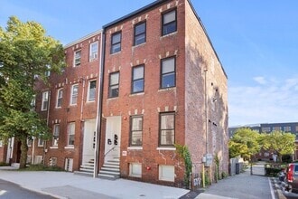 Building Photo - 211 W 9th St