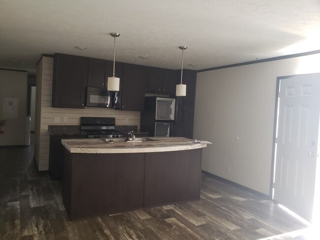 Building Photo - 6610 Lear Nagle Rd