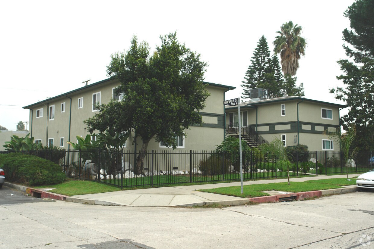 Primary Photo - 3185-3191 Atwater Ave