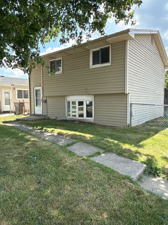 Foto del edificio - 4 Bedroom home in Clinton Township