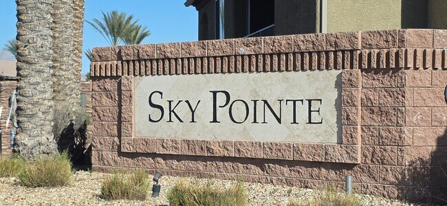 Foto del edificio - Sky Pointe Dr