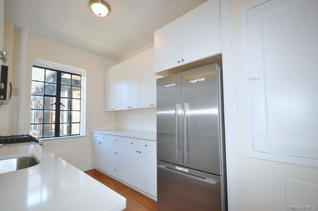 Building Photo - 155 Garth Rd