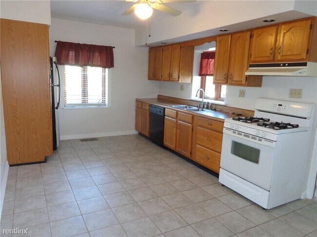 Building Photo - 2 br, 1 bath Duplex - 1215 West 33rd Stree...