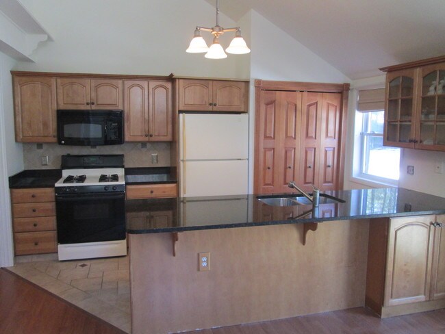 Building Photo - 14 Queen Ann Court