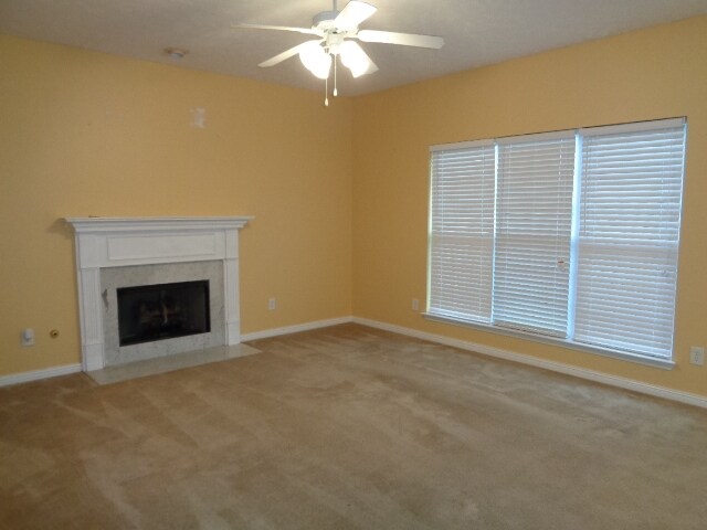 Building Photo - 1010 Oakhall Dr