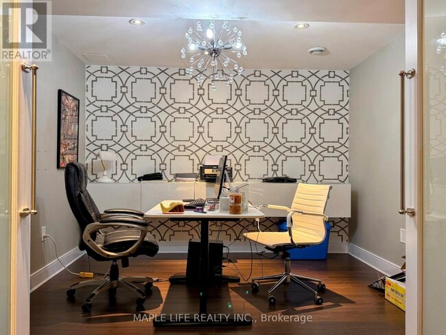 Building Photo - 624 Amberwood Crescent