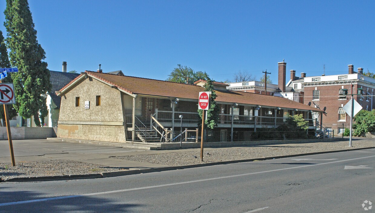Primary Photo - 116 N 6th St