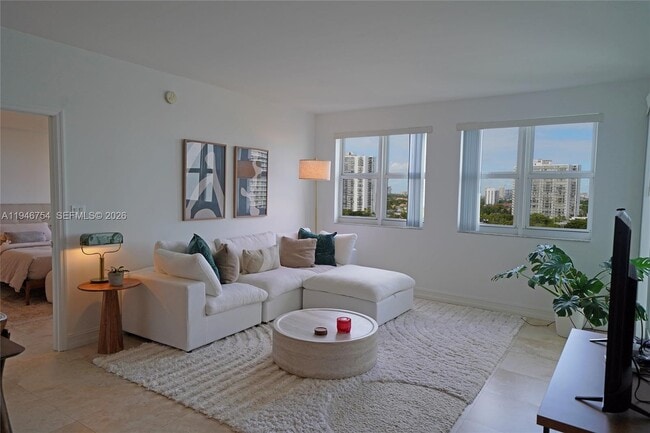 Building Photo - 20000 E Country Club Dr