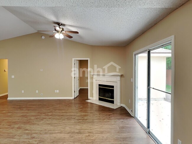 Building Photo - 14028 Crestwick Dr W