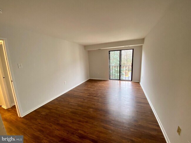 Foto del edificio - 2570 Riva Rd