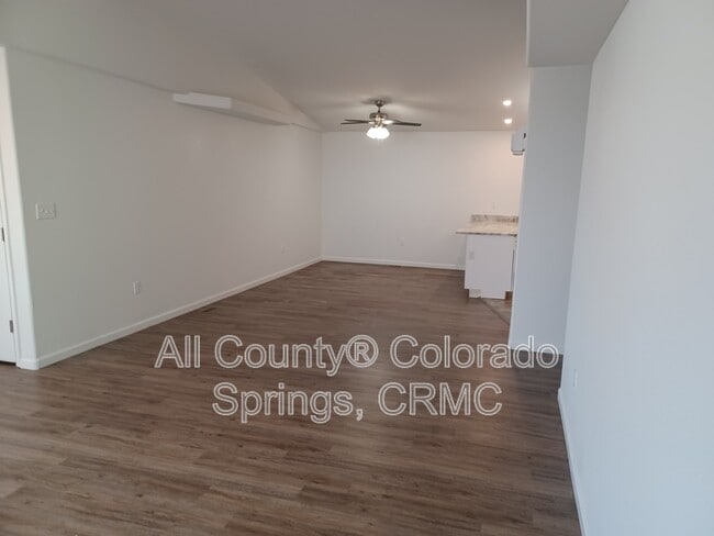 Building Photo - 53 Royal Crest Dr