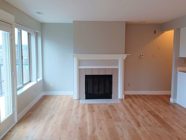 Foto del edificio - Spacious N. Queen Anne 1Bed/1Bath with pri...