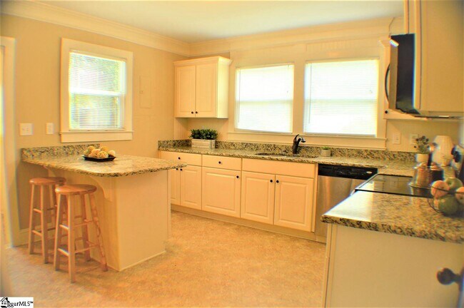 Foto del edificio - 117 Hillcrest Cir