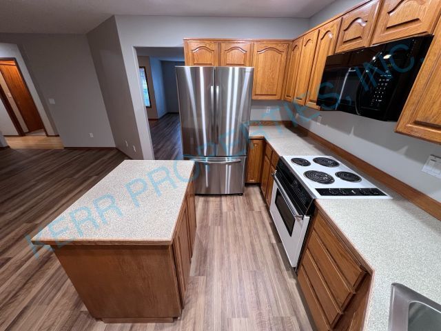 Building Photo - 3 Bd / 2 Bth - Jacuzzi Tub - Gas Fireplace...