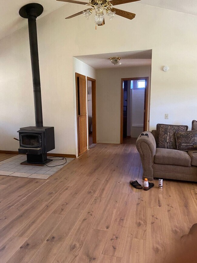 Building Photo - Charming 3BR House in Midpines