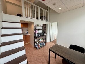 Building Photo - 72 Kneeland St