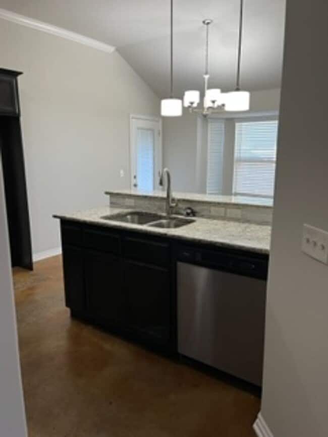Building Photo - This home will not last long!