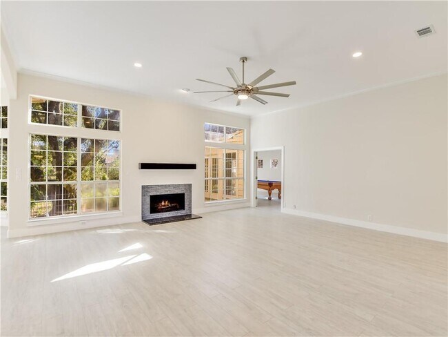 Building Photo - 207 Tellus St